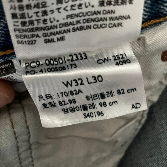 Men's Levi's 501, 32 x 30, distressed by natural wear - Picture 4 of 10